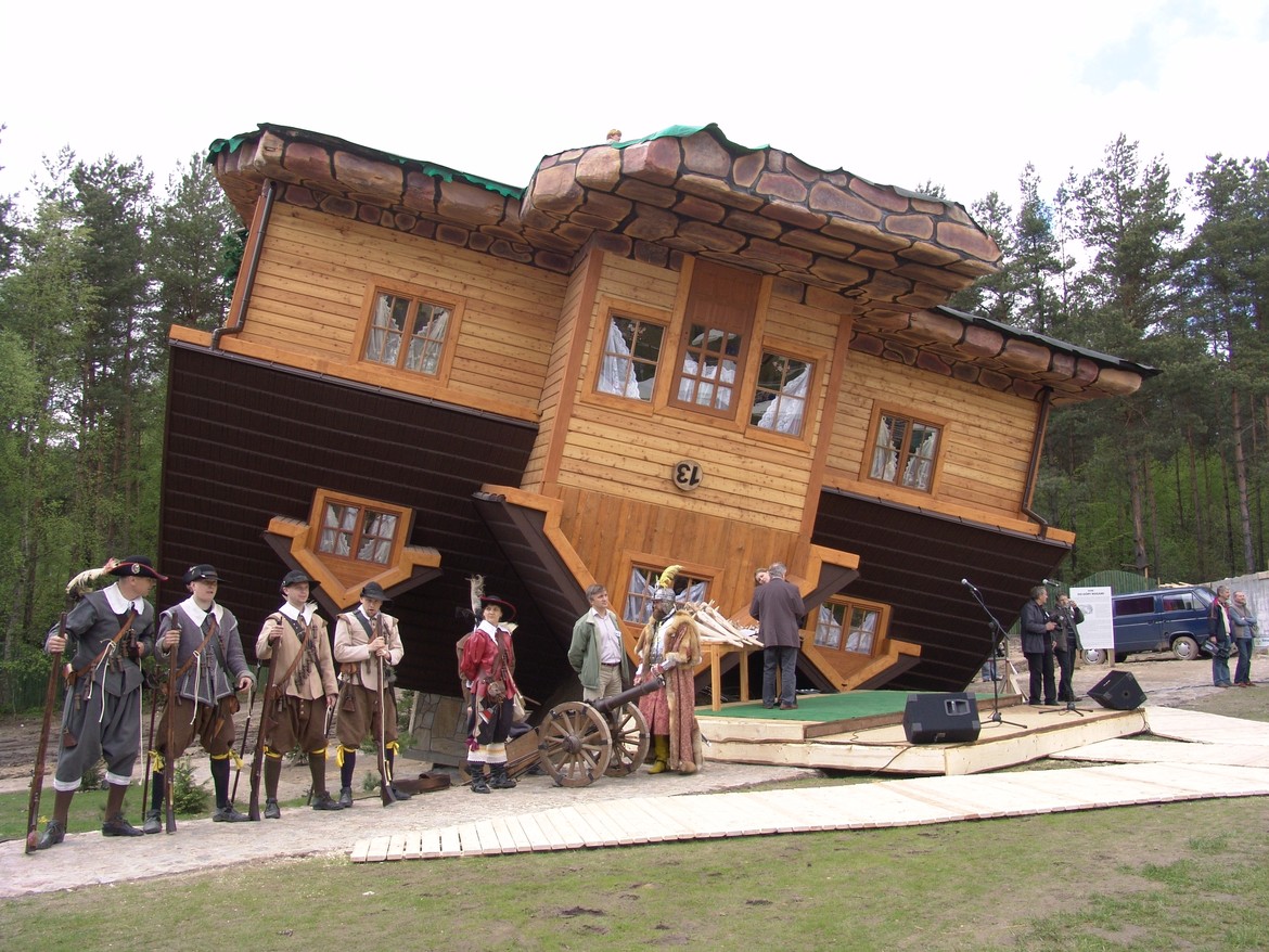 GERARD® Corona Charcoal UPSIDE DOWN HOUSE, POLAND UPSIDE DOWN HOUSE, POLAND